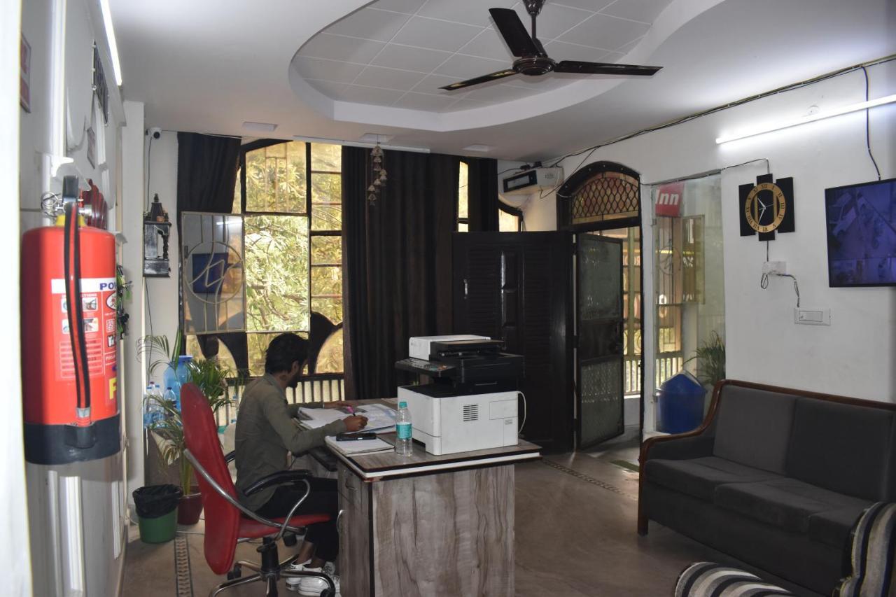 Hotel Dream Inn Anand Vihar Couple Friendly Near Railway Station New Delhi Bagian luar foto